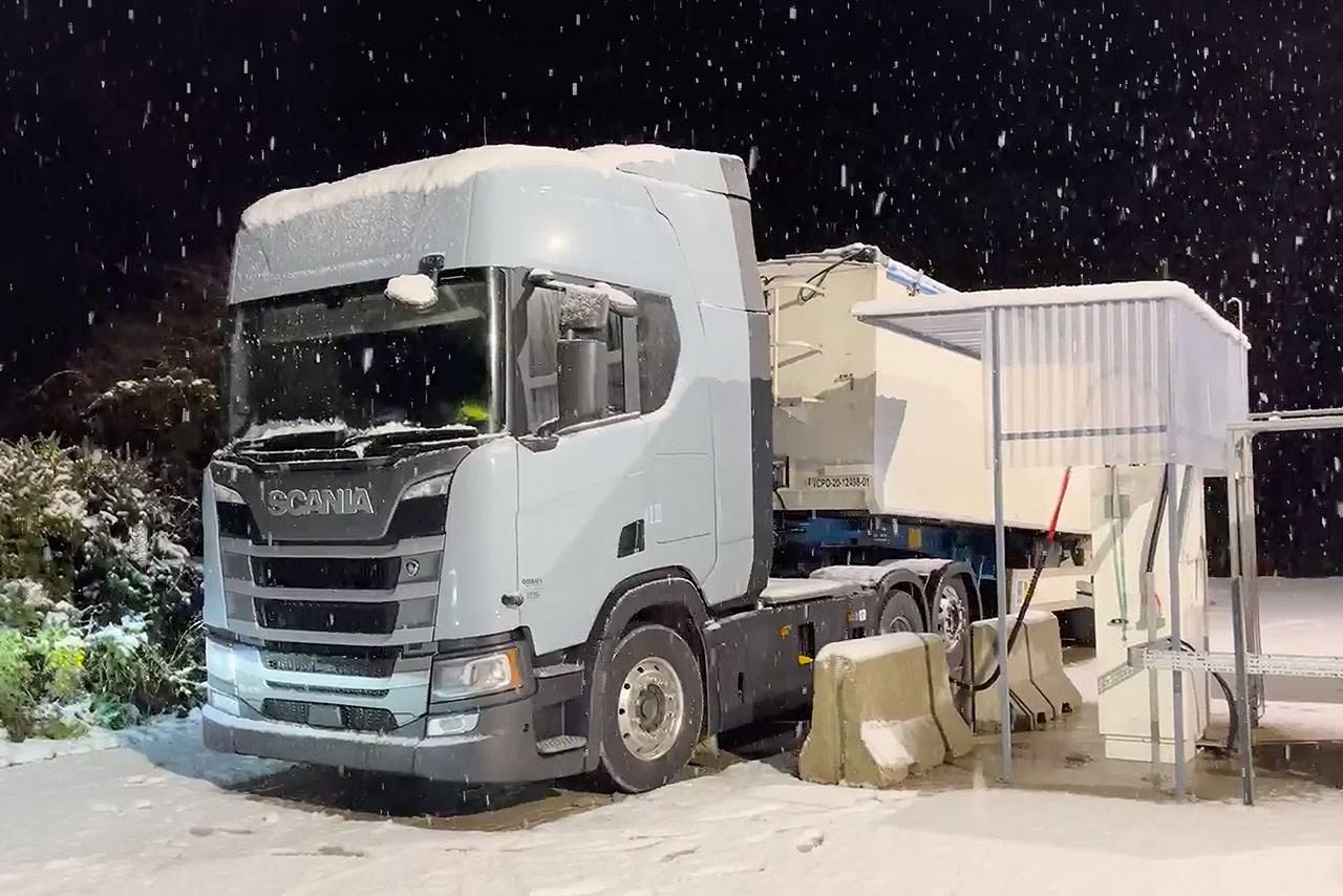 The Time is Now. IVECO CNG truck refuelling from the Bennamann CAPCH4 refuelling system.