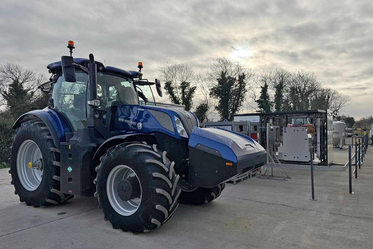 The Time is Now. New Holland T7 CNG tractor next to a Bennamann Biogas Upgrader.